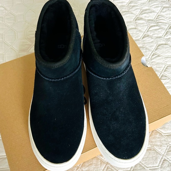 UGG W ALAMEDA MINI BOOT BLACK size 11 - Picture 8 of 10